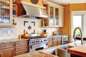 Kitchen design showing backsplash