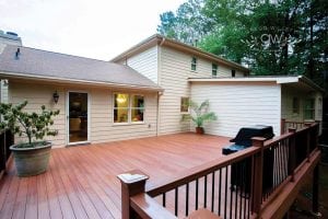 Low-maintenace decking