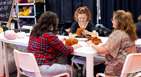 women making crafts at Georgia Pinners Conference